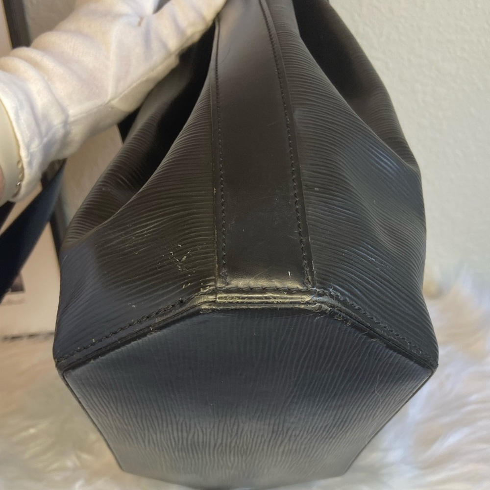 Louis Vuitton Authentic Vintage EPI Sac D’Epaule GM - Picture 12 of 15